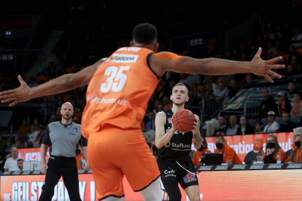 易缺席世界 易缺席世界